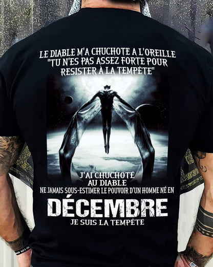 Je Suis la Tempête – Ne Jamais Sous-Estimer le Pouvoir d’un Homme Né en Décembre – T-Shirt Homme - ntnt12 (SKU26T-01160-12)