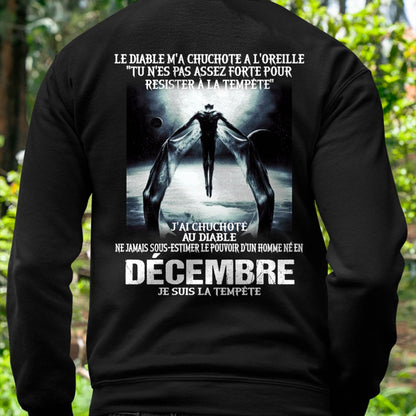 Je Suis la Tempête – Ne Jamais Sous-Estimer le Pouvoir d’un Homme Né en Décembre – T-Shirt Homme - ntnt12 (SKU26T-01160-12)