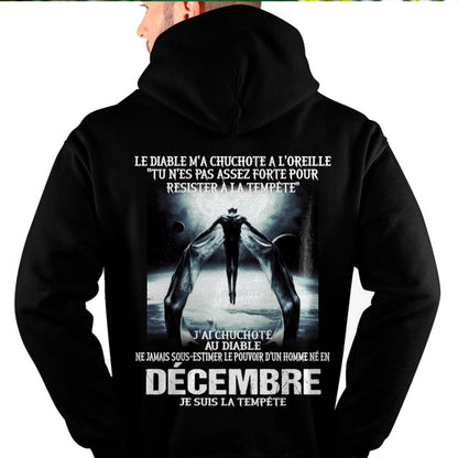 Je Suis la Tempête – Ne Jamais Sous-Estimer le Pouvoir d’un Homme Né en Décembre – T-Shirt Homme - ntnt12 (SKU26T-01160-12)