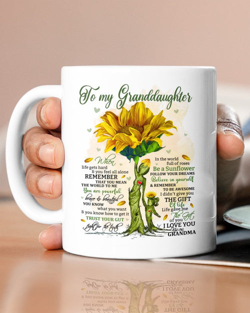 TO GRANDDAUGHTER MUG 02 - GIFT FROM GRANDMA - TRNN00